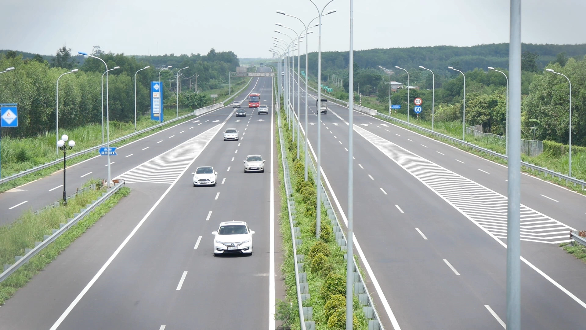 Quốc lộ 1A 2014: Hà Nội- TPHCM với chiều dài 2.360km